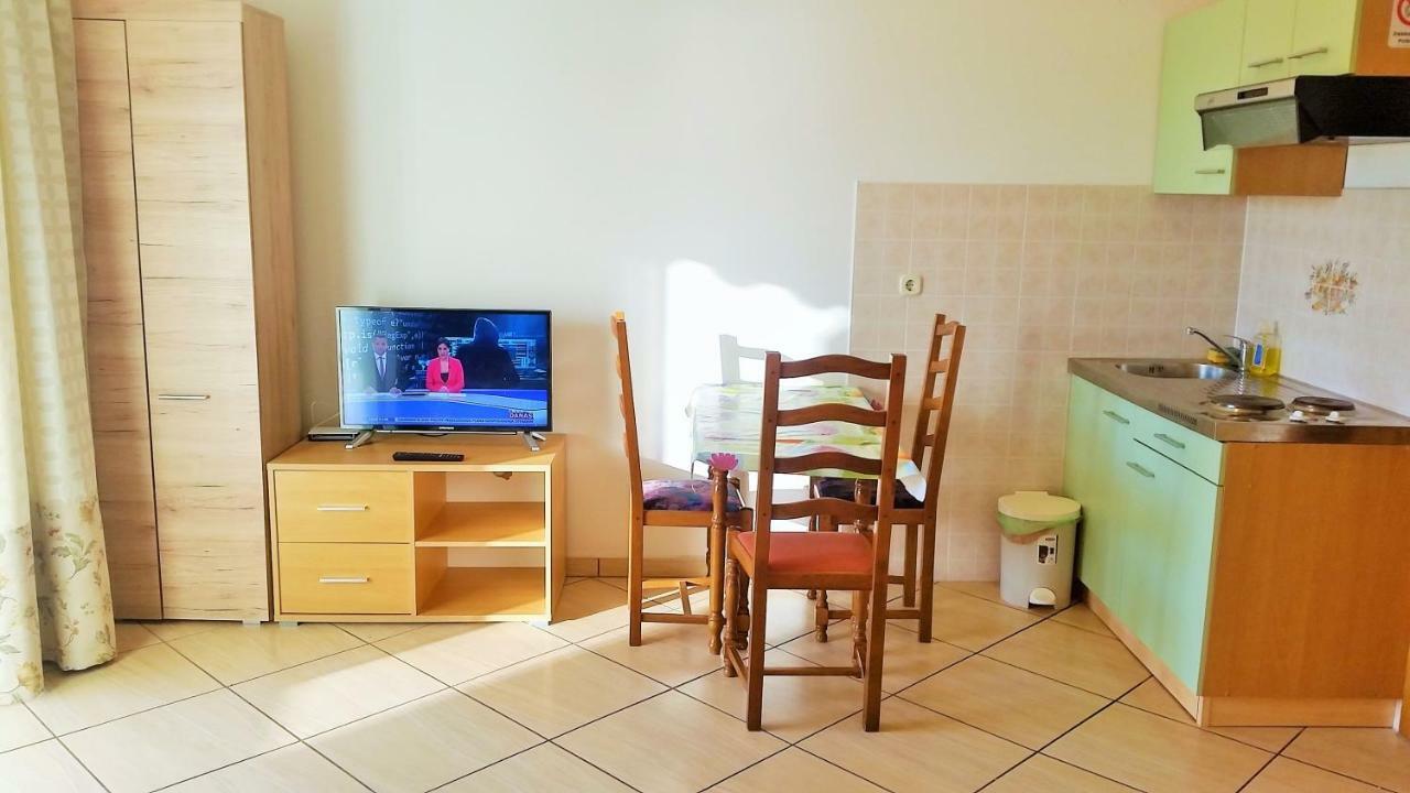 Obala Apartment & Studios Malinska Extérieur photo