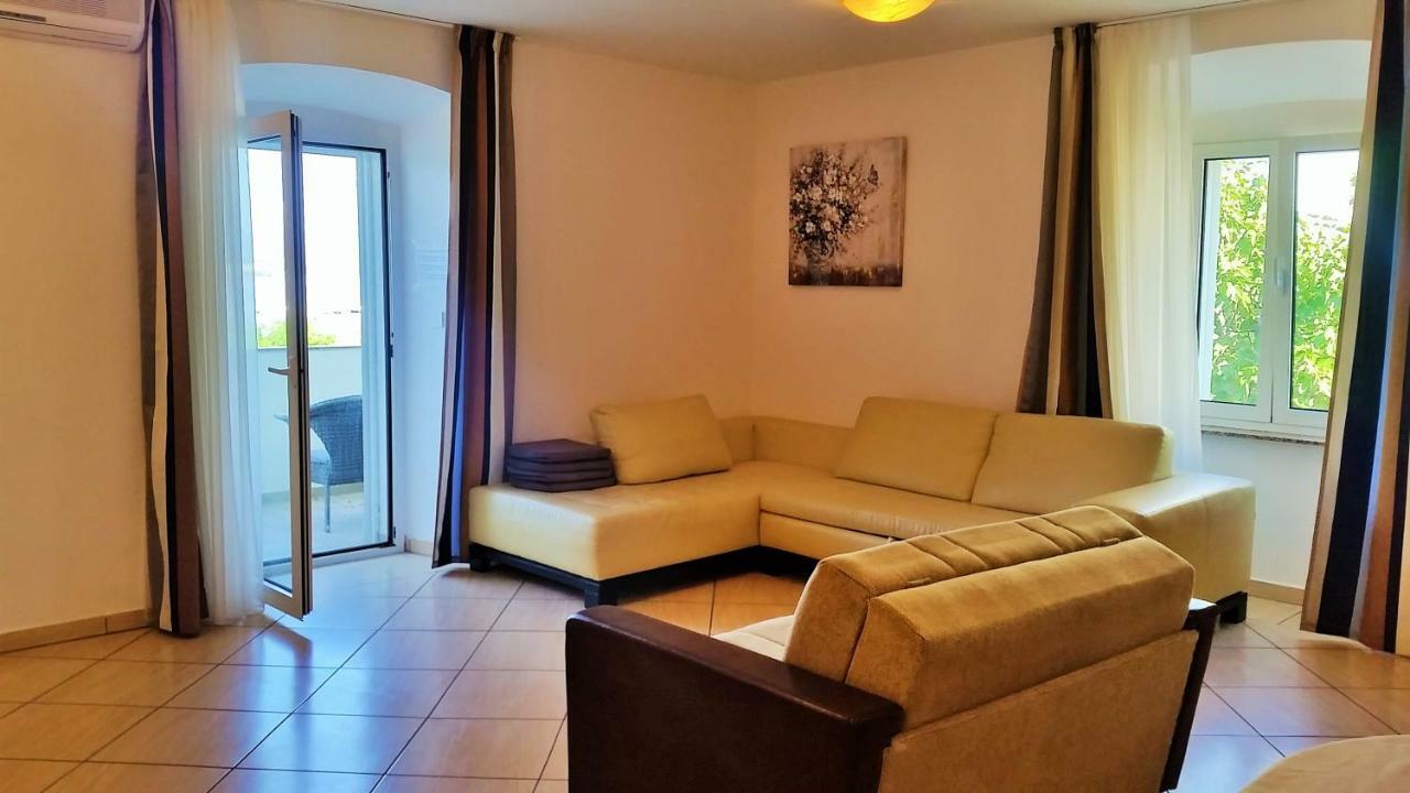 Obala Apartment & Studios Malinska Extérieur photo