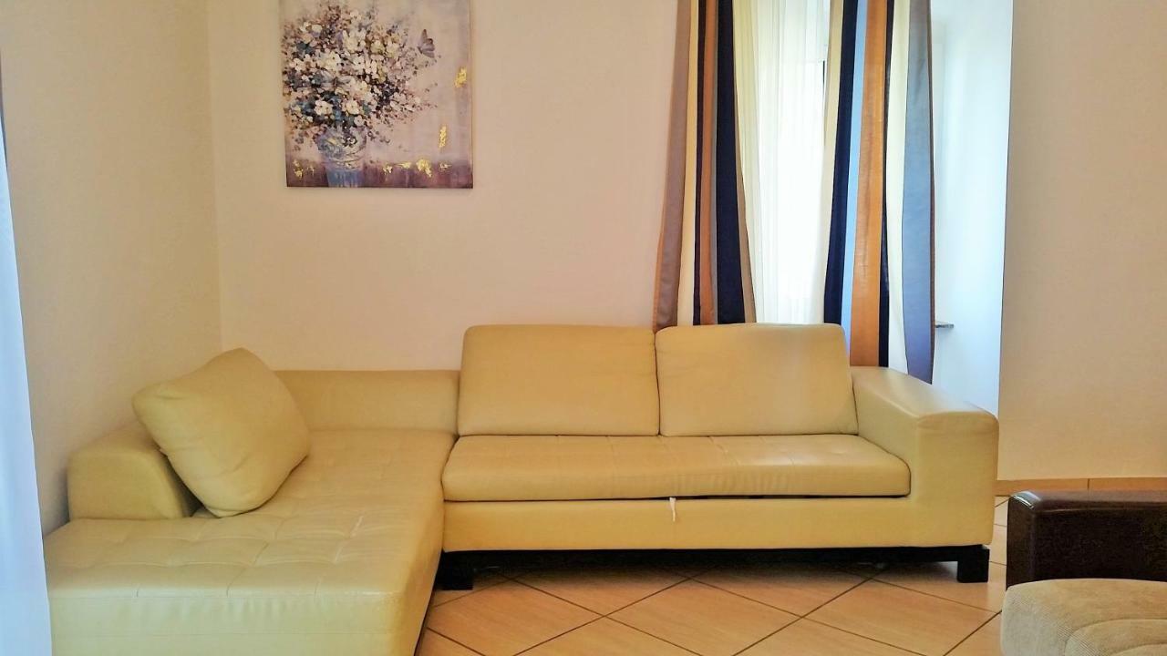 Obala Apartment & Studios Malinska Extérieur photo