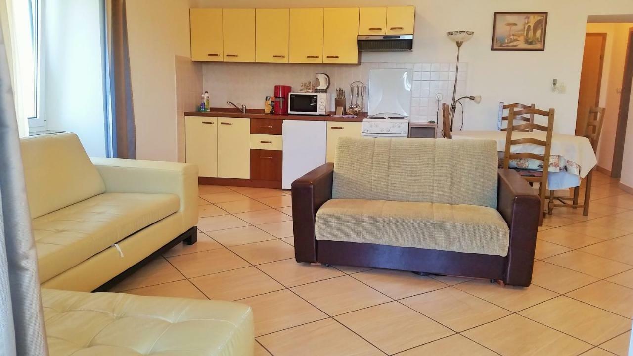 Obala Apartment & Studios Malinska Extérieur photo
