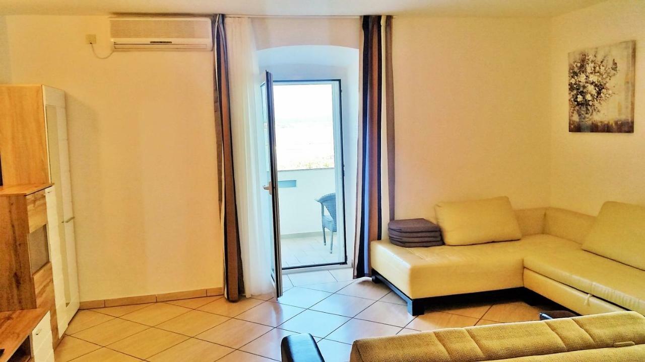 Obala Apartment & Studios Malinska Extérieur photo